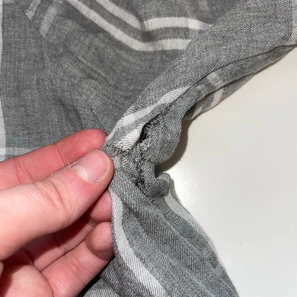 LC Lauren Conrad Gray & White Plaid Print Bell Split Back Top Xsmall Women’s - Picture 5 of 14